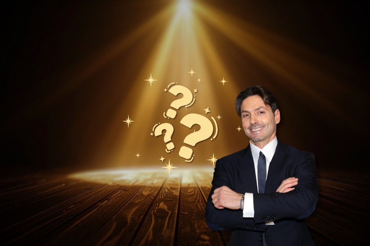 Fascio di luce, Pier Silvio Berlusconi contento, interrogativi